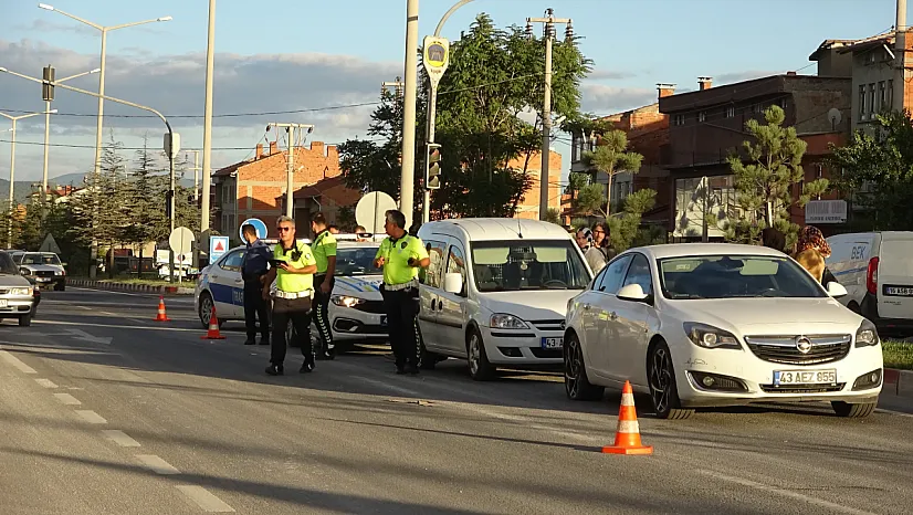 Tavşanlı'da Motosikletin De Karıştığı Zincirleme Trafik Kazası
