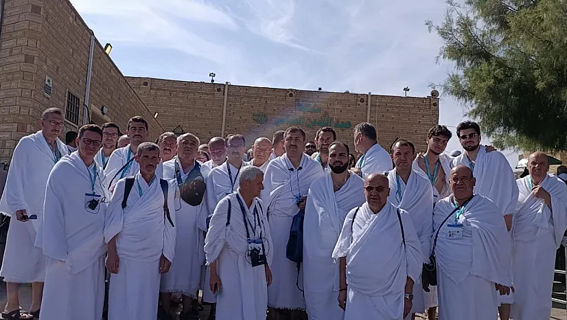 Tekbirler, Dualar ve Gözyaşları: Regaip Kandili Umrecileri Yurda Döndü