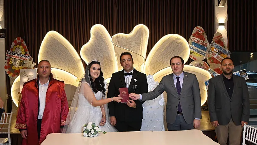 Tekin Çiftinin Nikahlarını Kaymakam Türker Kıydı
