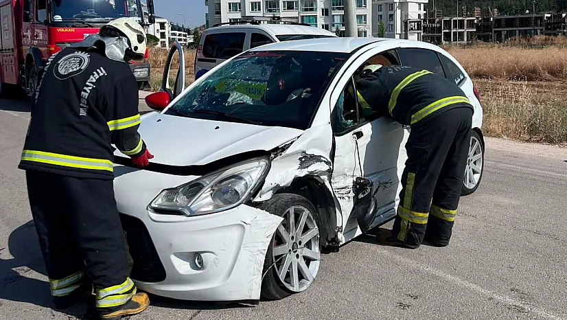 Yine Aynı Cadde, Yine Kaza! 2 Kişi Yaralandı