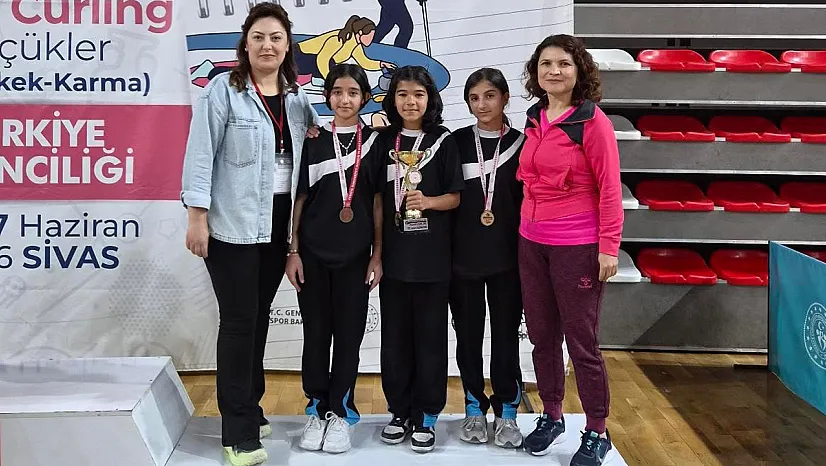 Yunus Emre Ortaokulu Kızlar Takım Büyük Gurur Yaşattı