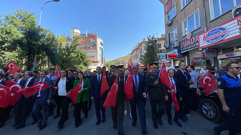 104'üncü Yıl Yürüyüşünde Renkli Görüntüler