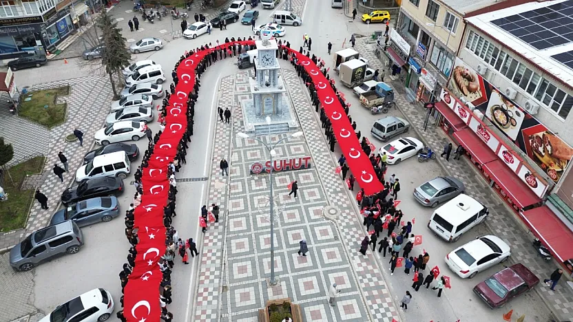 150 Metrelik Dev Bayrakla Sevgi Yürüyüşü