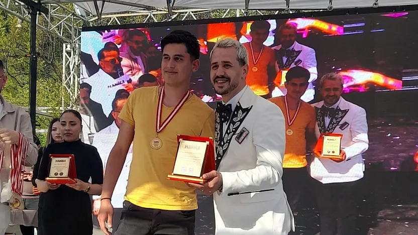 17 yaşındaki kuaför Türkiye 8'incisi oldu