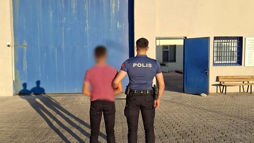 2 Yıl Cezası Vardı, Polisten Kaçamadı