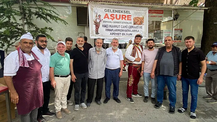 80 Bin Lira Toplandı, 2 Bin Kap Aşure Dağıtıldı
