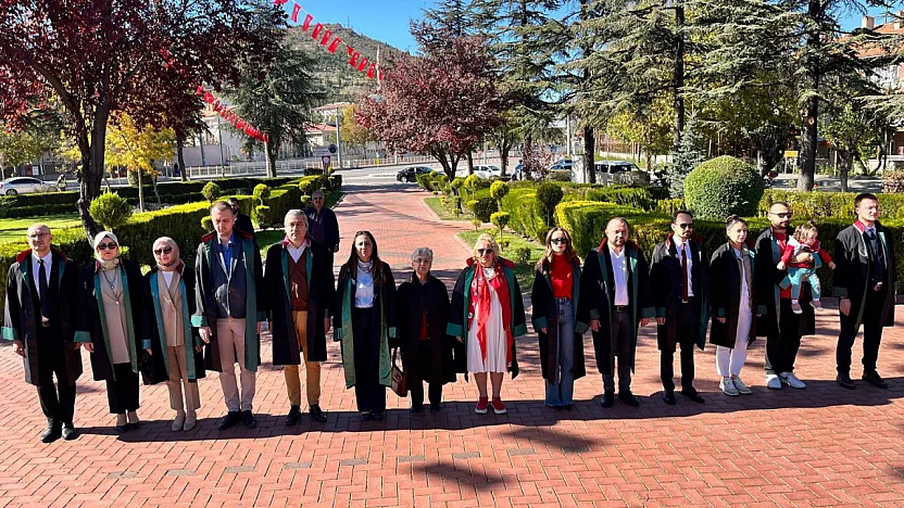 'Adaletin Yolu Kesilmesin, Yaşasın Cumhuriyet'
