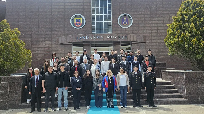 ADD'li Gençler, İsmet İnönü'nün Kızıyla Sohbet Etti