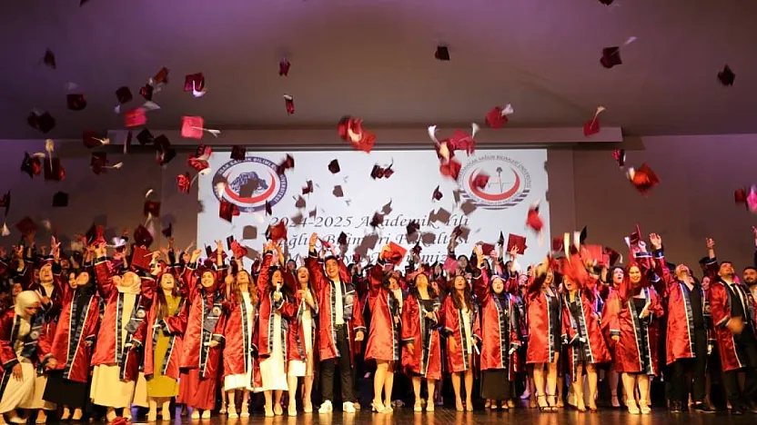 AFSÜ 25. Dönemde 695 Öğrenci Mezun Oldu