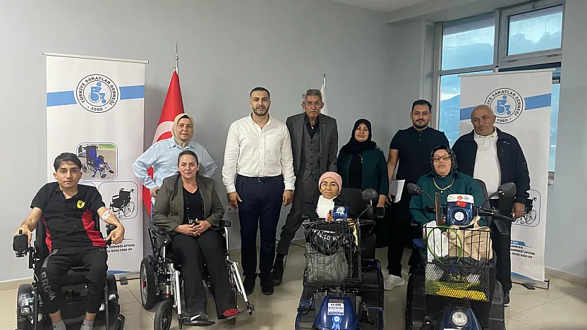 AFSÜ'de Fizik Tedavi Hastalarına Moral Gecesi