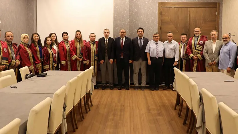 AFSÜ'de Yeni Kadrolara Atanan 11 Akademisyen Cübbe Giydi