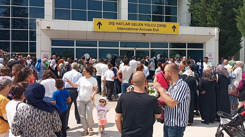 Afyon'a Sağ Salim Döndüler, Gözyaşlarıyla Karşılandılar