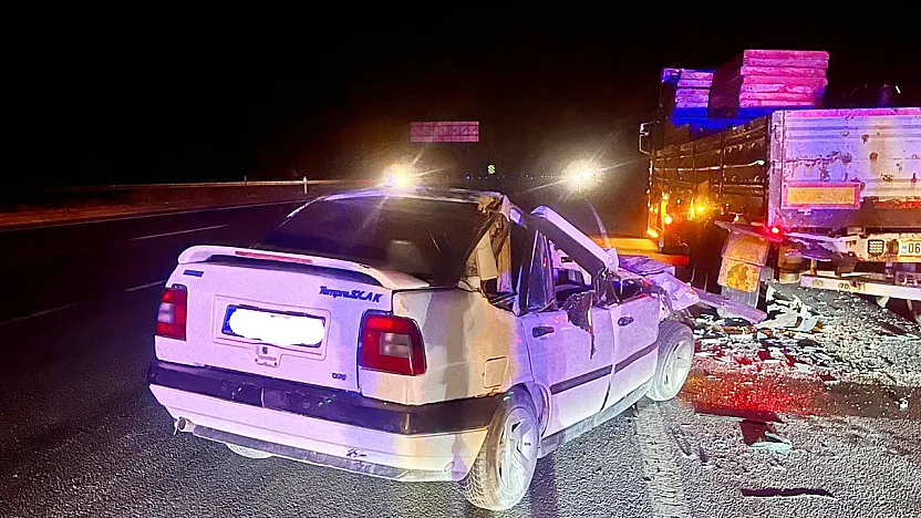 Afyon-Ankara Yolunda Kaza: Tır'a Çarpan Sürücü Alkollü Çıktı!