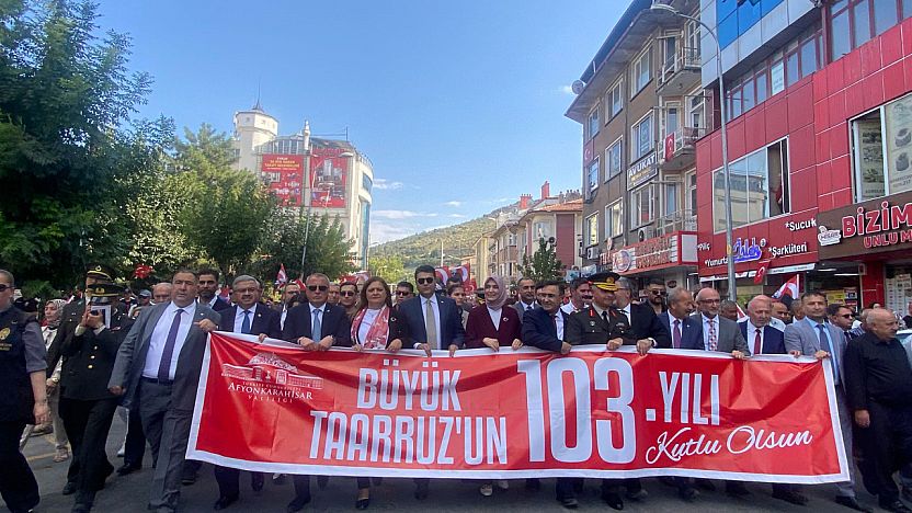 Afyon'da 103 Yıllık Zafer Coşkusu: Binlerce Kişi Halk Yürüyüşünde Buluştu