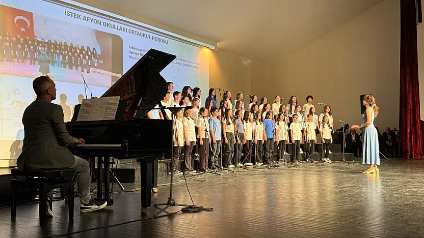 Afyon'da 16'ncı Kez Çocuk Koroları Şenliği Düzenlendi