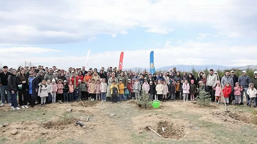 Afyon'da 200 Fidan Toprakla Buluştu