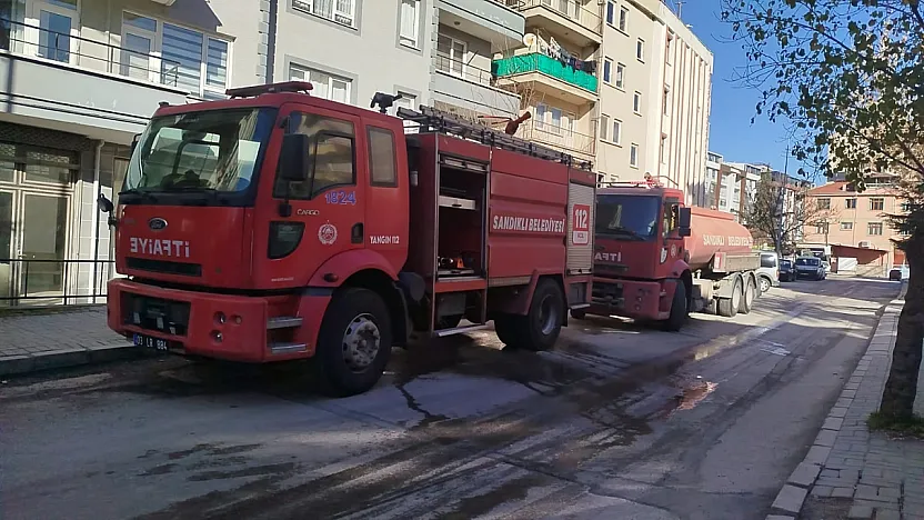 Afyon'da 5 Katlı Binada Yangın Çıktı