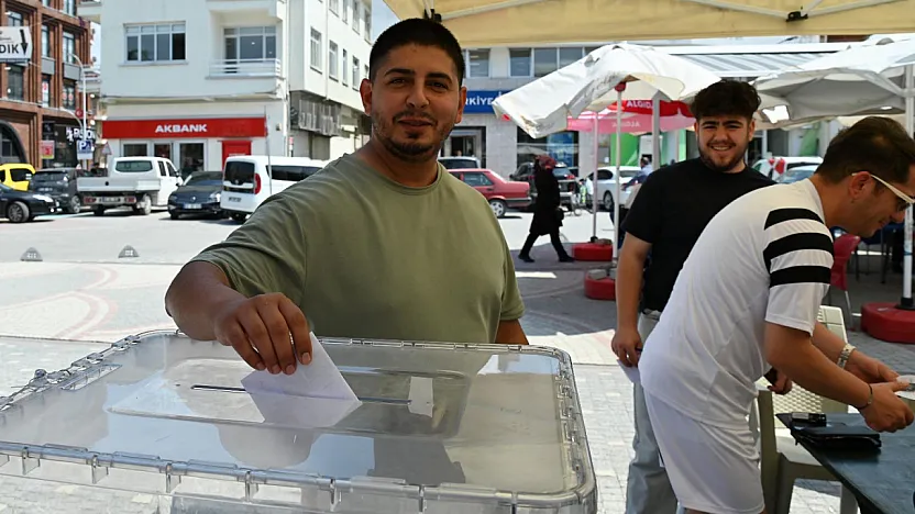 Afyon'da Atatürk Anıtı Nereye Taşınacak? Yeni Yeri Halkın Oylarıyla Belirlenecek