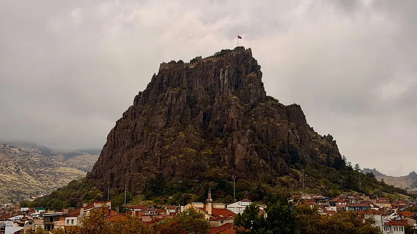 Afyon'da Beklenen Yağış Etkili Oluyor: Hava Sıcaklığı Düşecek Mi?