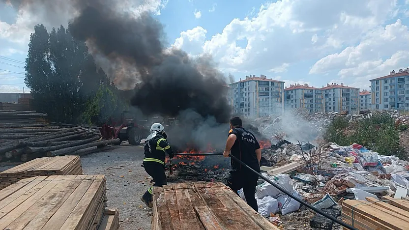 Afyon'da Çıkan Atık Madde Yangını Korkuttu! İşte Detaylar