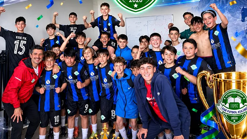 Afyon'da Efsane Oldular! Ege Futbol Kulübü'nden Çifte Şampiyonluk