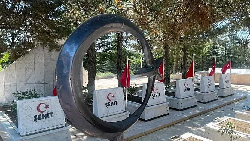 Afyon'da Eğitimciler Giresunlular Şehitliğinde Tarih Yolculuğuna Çıktı