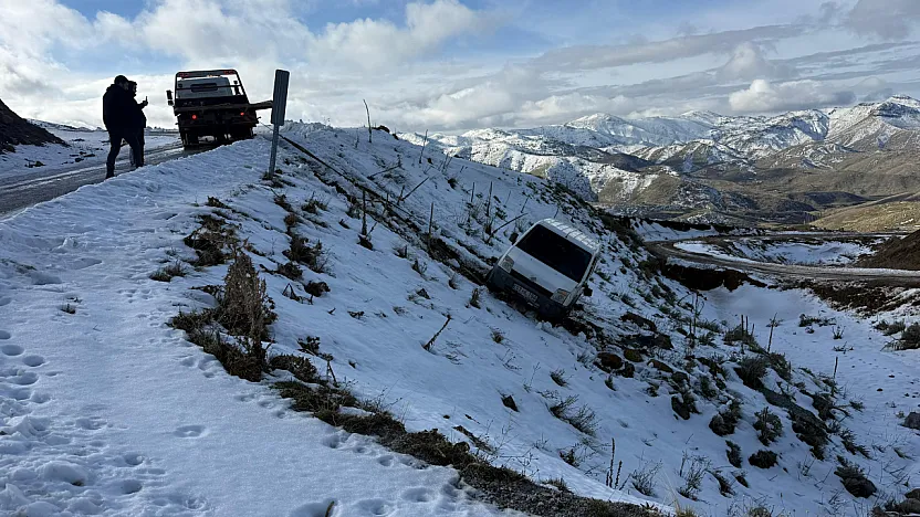 Afyon'da Faciadan Dönüldü: Uçurumdan Düşen Araçta 2 Kişi Ölümden Döndü