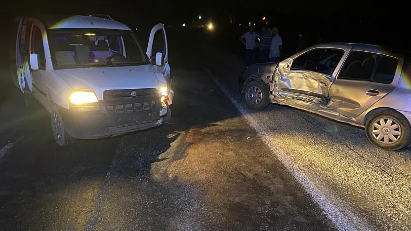 Afyon'da Feci Kaza! 2 Kişi Yaralandı