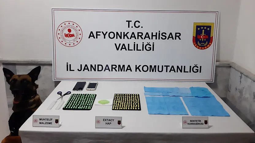 Afyon'da Genç Kadın ve Erkek Evlerini Uyuşturucu Üssüne Çevirmiş