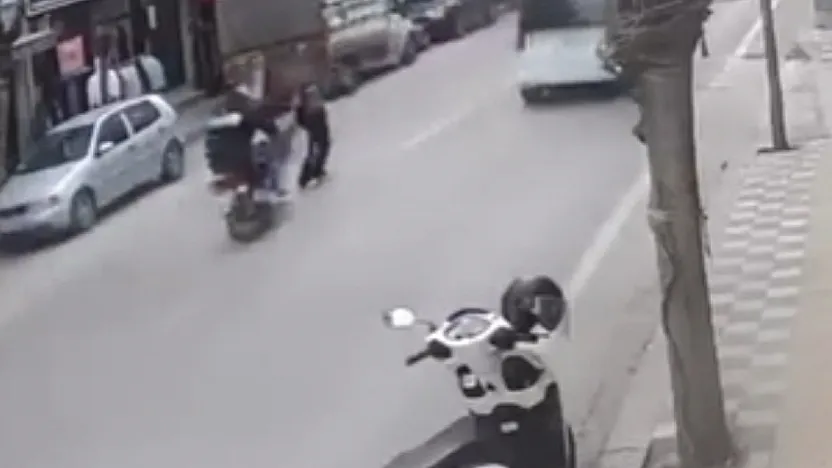 Afyon'da Korku Dolu Anlar: Küçük Kıza Çarptı ve Arkasına Bile Bakmadı