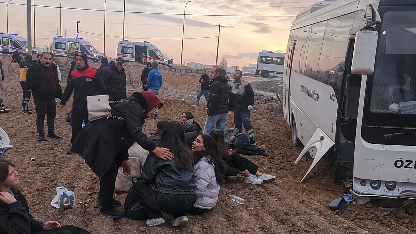 Afyon'da Öğrenci Servisi Kazası: 18 Yaralı! Olay Yerinden İlk Bilgiler…