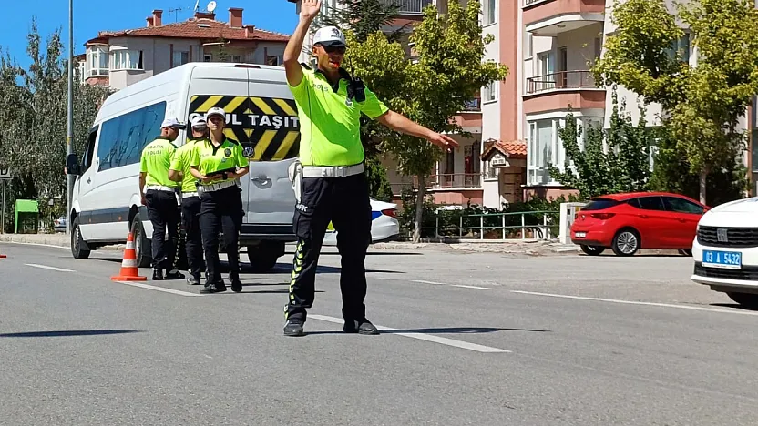 Afyon'da Okul Servislerine Sıkı Denetim: Eksik Araçlar Yandı!