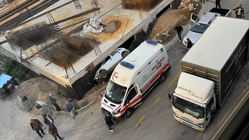 Afyon'da Otomobil İnşaatın Temeline Düştü