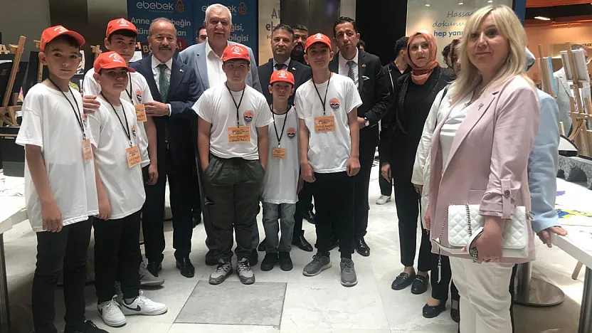 Afyon'da Sanatın Kalbi Atıyor: Maver Kemal Arsoy Ortaokulu'ndan Muhteşem Sergi ve Resital