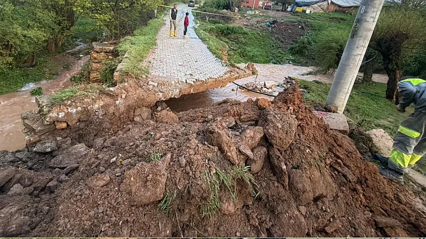 Afyon'da Sel Alarmı: 3 Köprü Menfezi Kullanılamaz Hale Geldi