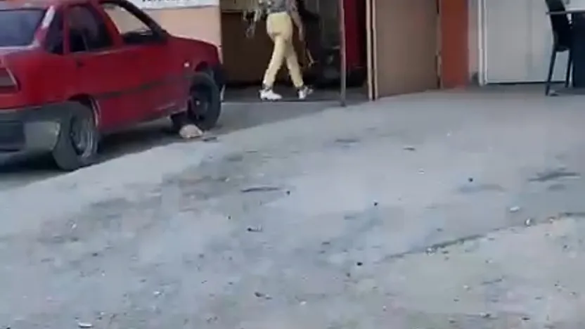 Afyon'da Sevgilisine Öfkelenen Genç Kadın Çekici Eline Aldı!