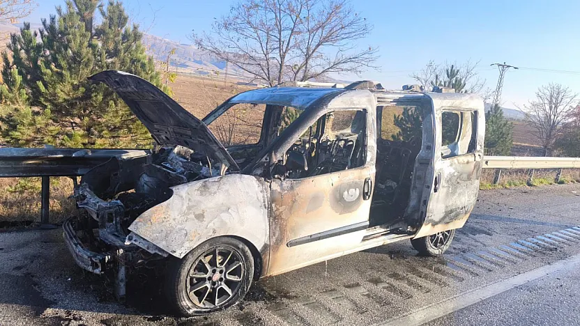 Afyon'da Seyir Halindeki Araç Alev Aldı