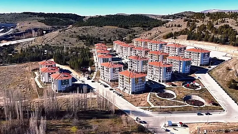 Afyon'da TOKİ Sakinlerini Korkutan Tehlike!