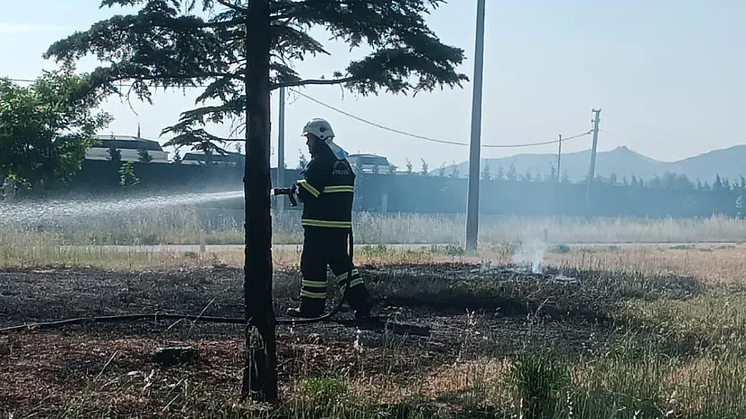 Afyon'da Trafiğin Yoğun Olduğu Yolda Yangın Çıktı! Ekipler Zamanında Yetişti