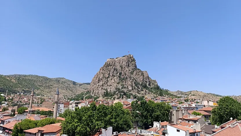 Afyon'da Yaz Etkisini Gösteriyor: Sıcaklıklar Artıyor, Yağış Yok