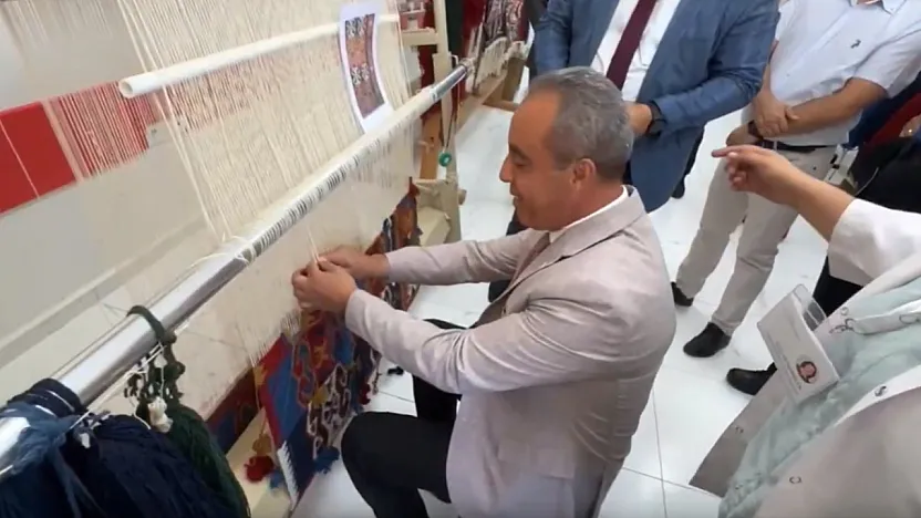 Afyon Emniyet Müdürü Halı Tezgâhında Hünerlerini Gösterdi