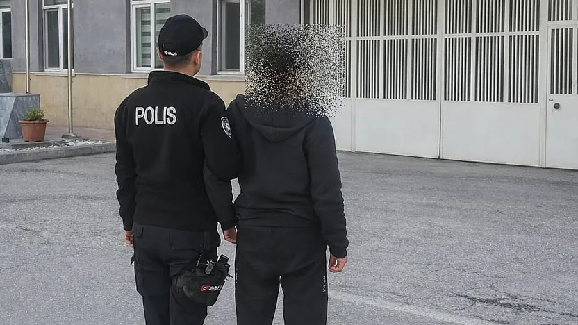 Afyon Polisi, Aranan Şahsı Yakaladı