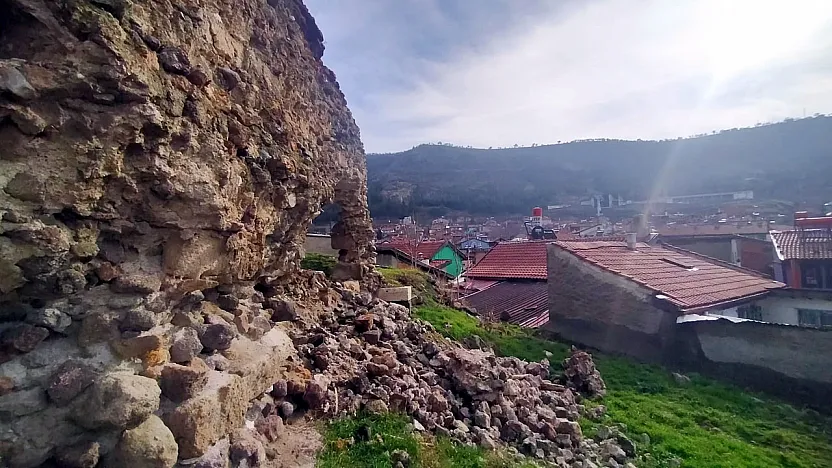 Afyon'un En Eski Mescidi İlgisizlik Nedeniyle Yok Olmak Üzere