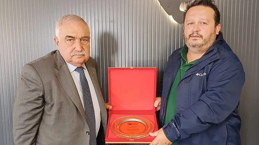 Afyon'un Önde Gelen İşadamı, Şiir Kitabı Çıkardı