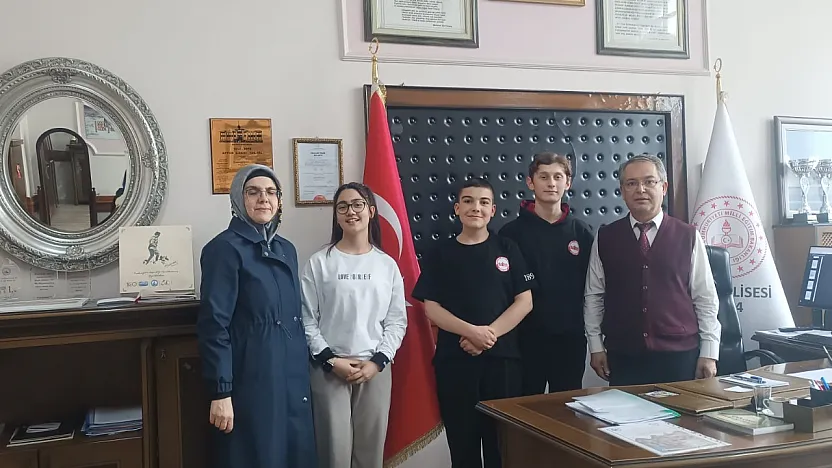 Afyon'un Tarihi Lisesi'nden 3 Derece Birden
