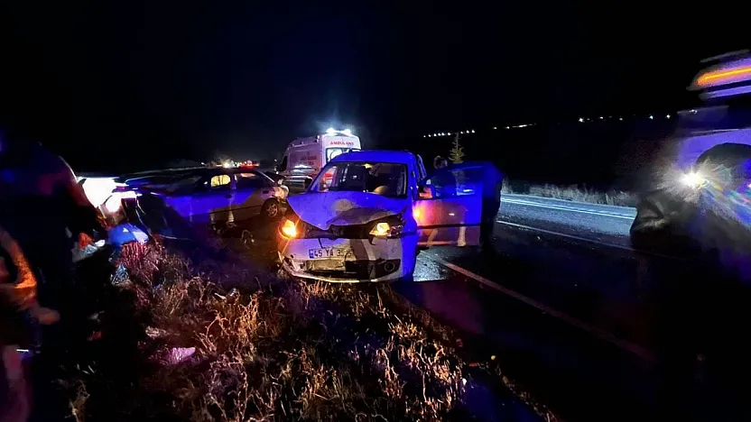 Afyon-Uşak Yolunda Feci Çarpışma: Kavşakta Can Pazarı!