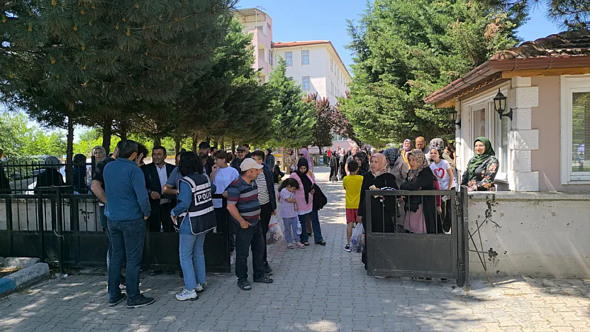 Afyonkarahisar'da LGS 6 Bin 730 Öğrencinin Katılımı İle Başladı