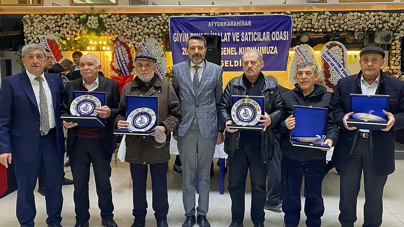 Afyonkarahisar'da Ustalara Ahde Vefa Plaketi Verildi