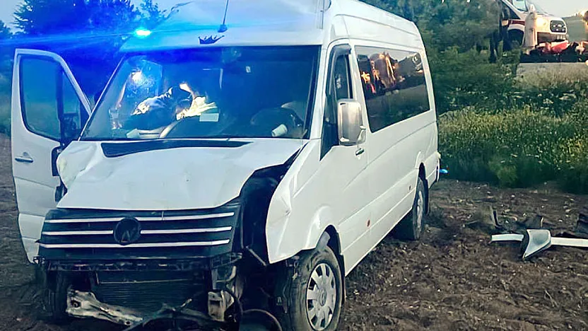 Afyonkarahisar'da Yolcu Minibüsü Devrildi!