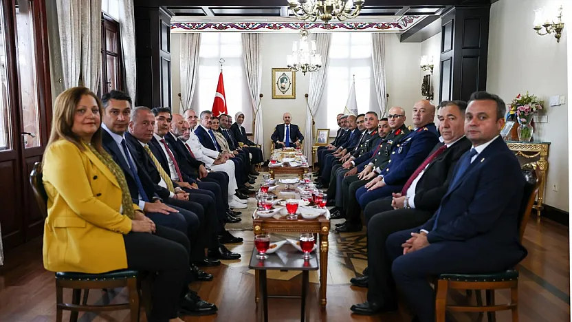 Afyonkarahisar'da Zarif Diyalog: Milletvekili'nin Teşekkürüne Vali'den Karşılık